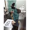 Image 3 : ROYAL DOULTON  THE MASK SELLER 1952