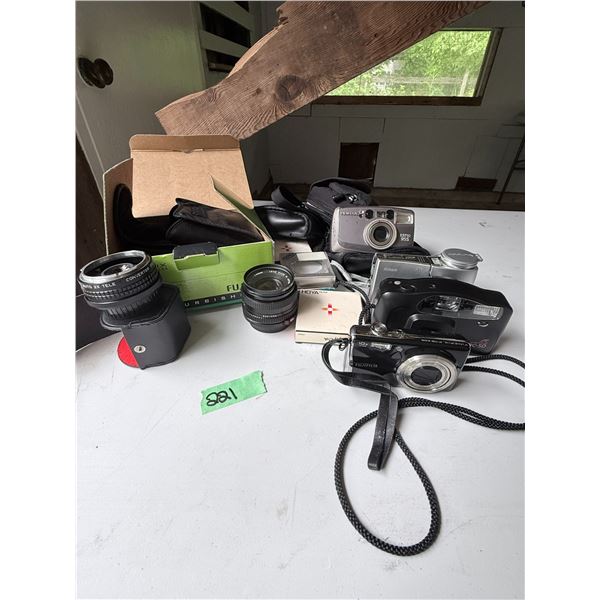ASSORTED CAMERAS AND LENSES MIXED MATERIAL LOT INCLUDES PENTAX ESPIO 95S AND FUJIFILM FINEPIX AROUND