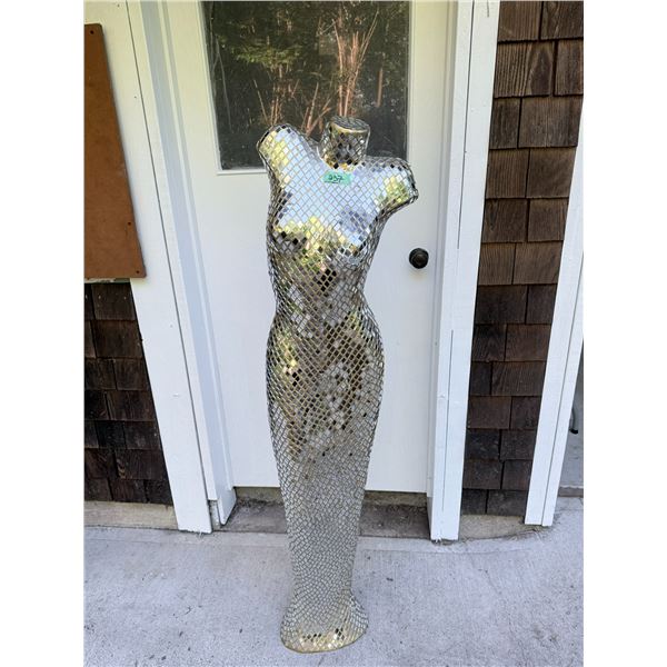 MANNEQUIN MIRRORED MOSAIC TILE FULL-LENGTH BODY FORM