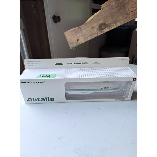 MODEL AIRPLANE ALITALIA BOEING 777-200 SCALE 1:200 BRAND NEW