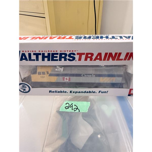 HO SCALE LOCOMOTIVE WALTHERS TRAINLINE PLASTIC MODEL VIA RAIL F40PH 931-338 BRAND NEW