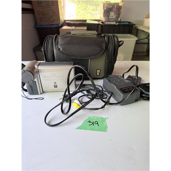CAMCORDER SHARP VIEWCAM 8MM DIGITAL ZOOM WITH CASE AND CHARGER