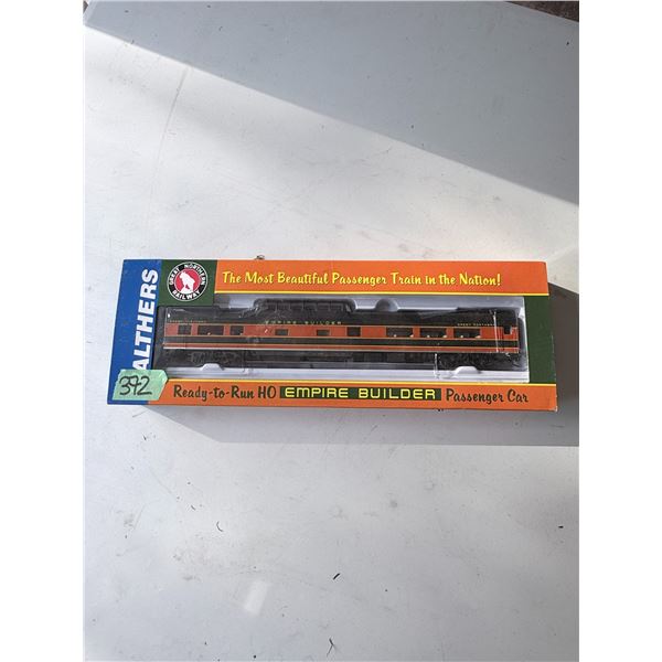 WALTHERS READY-TO-RUN HO GN EMPIRE BUILDER VISTA DOME COACH CAR 932-9039