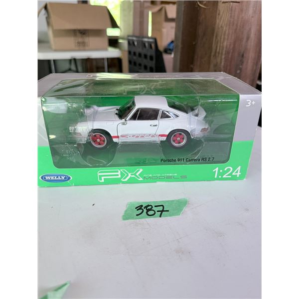 WELLY FX 1:24 PORSCHE 911 CARRERA RS 2.7 DIECAST MODEL CAR