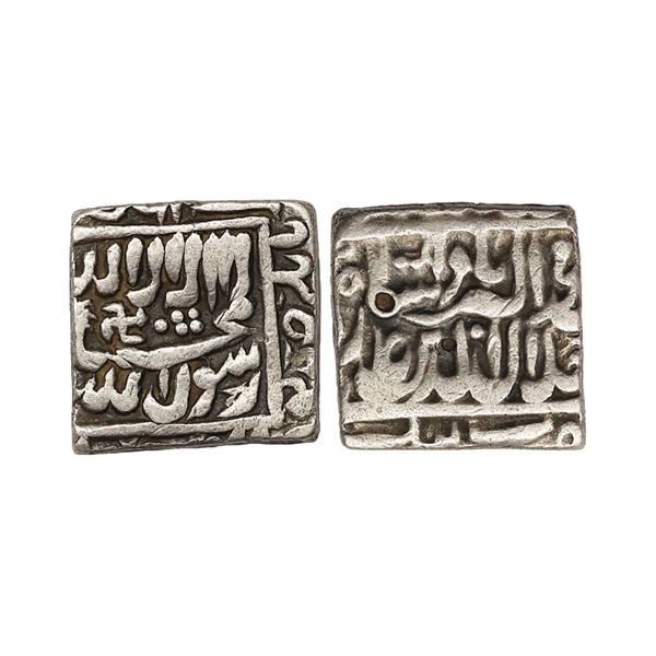 Mughals, Akbar (AH 963-1014 / 1556-1605 AD), Silver Square Rupee, 11.00 Grms