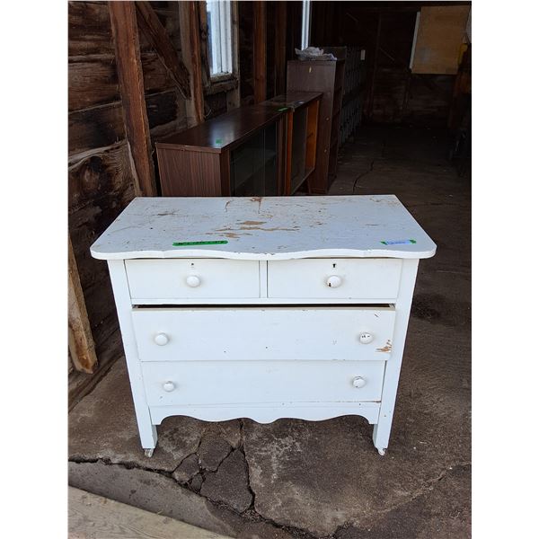 Vintage White Wooden 4 Drawer Dresser