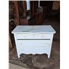 Image 1 : Vintage White Wooden 4 Drawer Dresser