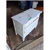 Image 2 : Vintage White Wooden 4 Drawer Dresser