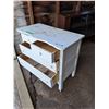 Image 4 : Vintage White Wooden 4 Drawer Dresser