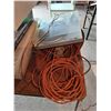 Image 3 : (12) Flood Lights 200W,Cord, Record Player