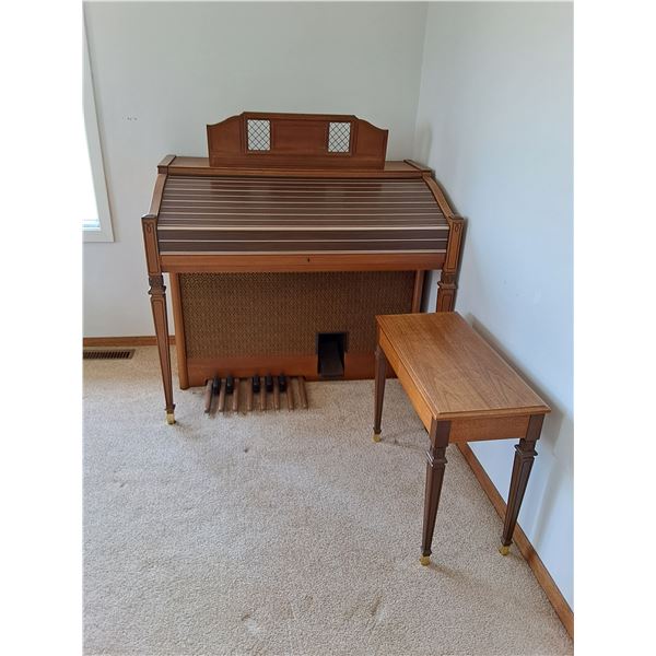 Yamaha 3 Keyboard Organ & Bench