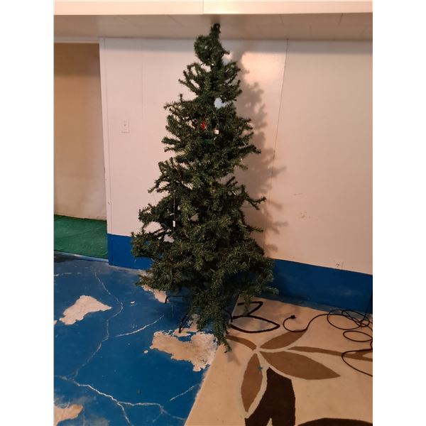 6ft. Christmas Tree w. Lights