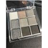 Image 3 : Smokey 9-Color Eyeshadow Palette + 3 Brushes - New