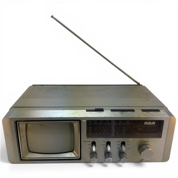1981 RCA Model CFR 057S Portable Television AM FM VHF UHF Unit