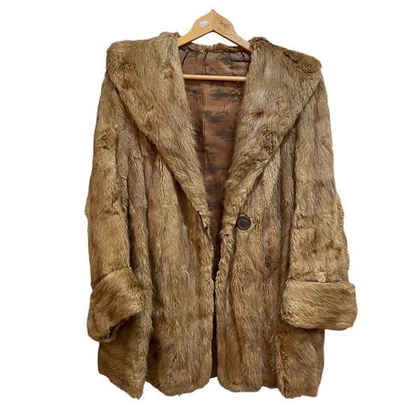 Ladies Vintage Brown Fur Coat with Wide Cuffs