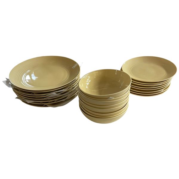 Set of Royal Doulton Gordon Ramsey "Maize Yellow" Dinnerware - Place settings for 8