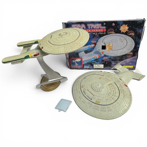 1992 Playmates Star Trek Starship Enterprise NCC-1701-D Space Talk Series