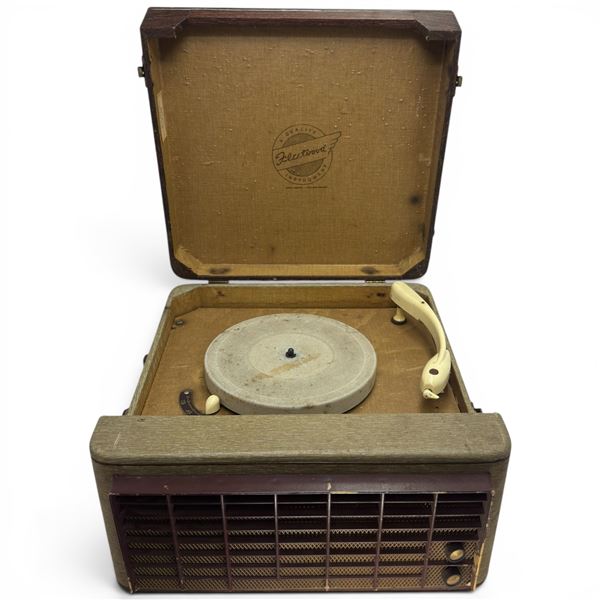 Vintage Fleetwood Model 330 Phonograph in Case