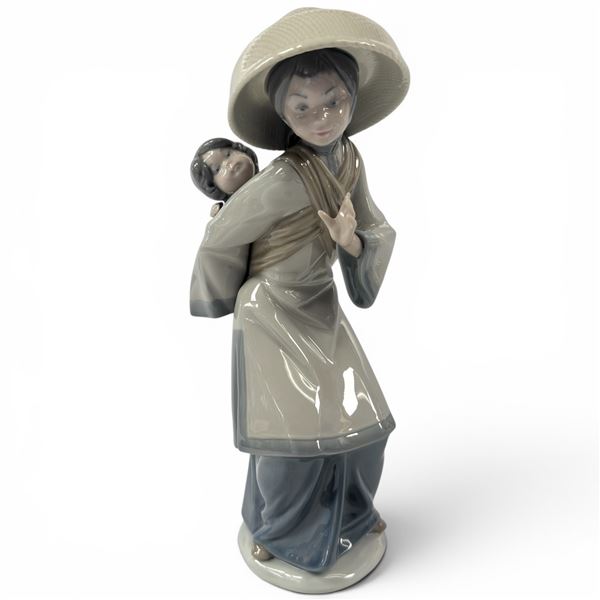 1998 Retired Lladro Porcelain "My Precious Bundle" #5123 (11" tall x 4" diameter)