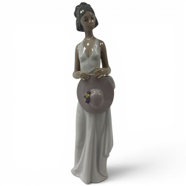Vintage Lladro Porcelain Figurine "Summer Soiree" #5597" (8.5" tall x 2" diameter)