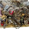 Image 10 : Full 8 KG Box of Fashion & Costume Jewelry, Wallets, Compact and Jewelry Suitable for Crafting - Pre