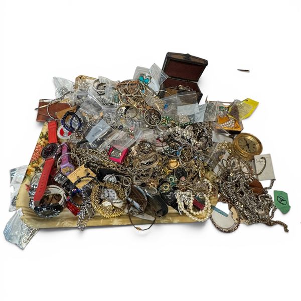 Full 8 KG Box of Fashion & Costume Jewelry, Wallets, Compact and Jewelry Suitable for Crafting - Pre