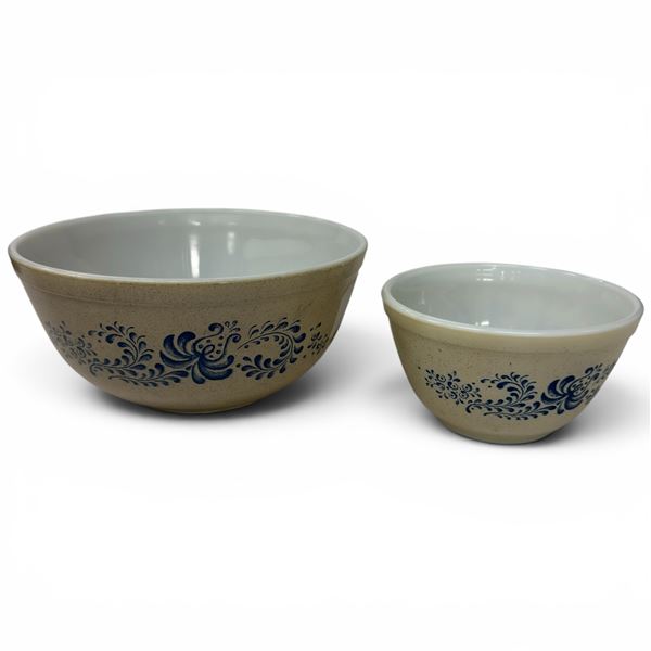 2 Vintage Pyrex Homestead  Mixing Bowls -  401 (750 ml) & 403 (2 1/2 QT)