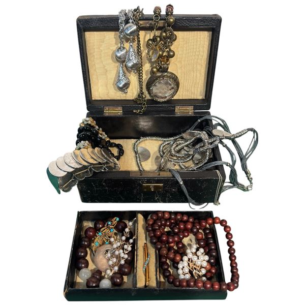 Mixed lot of assorted Jewelry