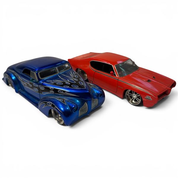 1969 Pontiac GTO Judge and 1940 Pontiac Business Coupe 1:24 Diecast Cars