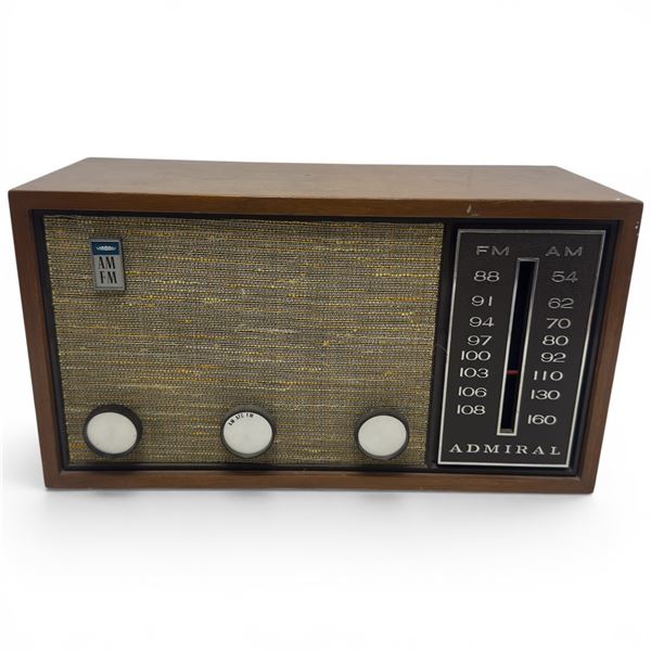 Vintage Admiral AM/FM Tube Radio