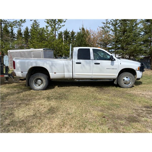 2004 Dodge 3500, diesel auto, quad cab, 4x4, 66,000 km, loaded, 2- 5th wheel hitches, original owner