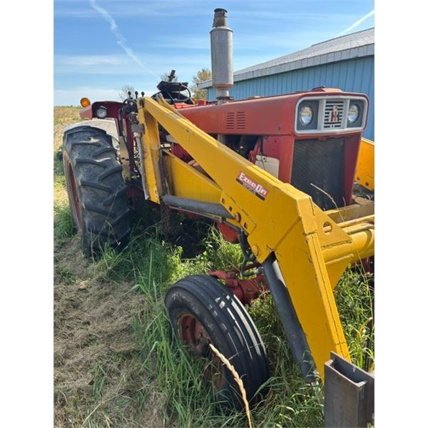 FarmAll IH 666 diesel tractor c/w Eeze-On loader & grapple, showing 5851 hrs., after market 3 pt. hi