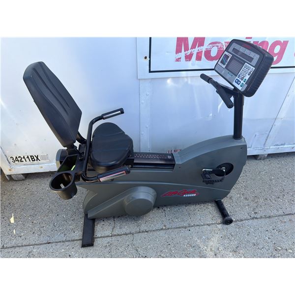 Life Fitness 9500HR Recumbent Bike With Monitor Interface