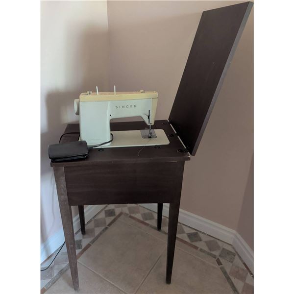 Singer Model 621B Sewing Machine with Integrated Wood Cabinet