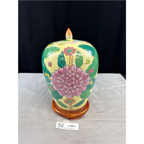 Vintage Famille Verte Style Chinese Porcelain Ginger Jar w/Wood Stand