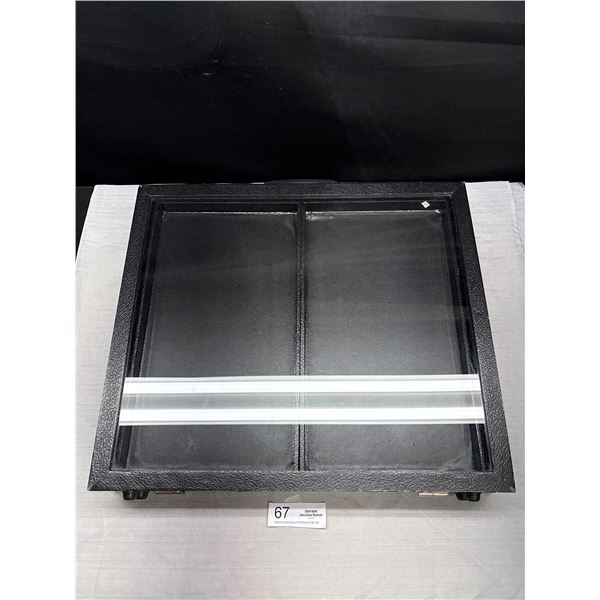 Nice Quality Display Case w/ 4 Inner Trays & Keys - Approx 18" x 16" x 3"