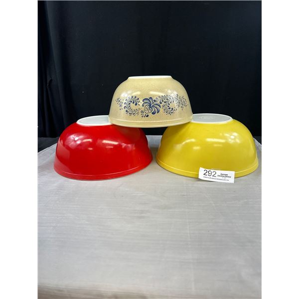 Lot of 3 Mid Century Pyrex Mixing Bowls in good condition