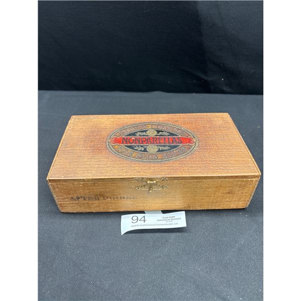 Very Nice Hardwood 1920s Cigar Box "Non Parellas"