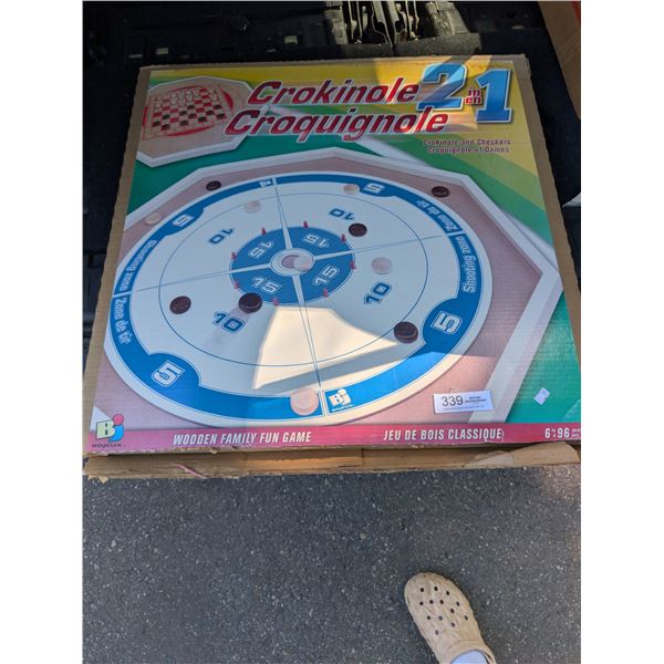 27  x 27  2 in 1 Crokinole and Checkers Board Game NO SHIPPING
