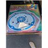 Image 1 : 27" x 27" 2 in 1 Crokinole and Checkers Board Game NO SHIPPING