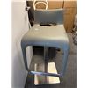 Image 3 : Modern Leather Adjustable Swivel Bar Stool