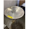 Image 2 : End Table w/Curved Base