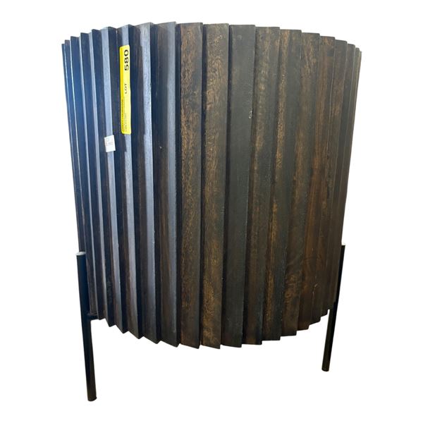 Storage Side Table w/Open Cabinet (19x22.5)