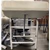 Image 2 : White Vinyl Adjustable Hydraulic Spa / Salon Facial Treatment Chair
