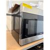 Image 5 : Blomberg Over-the-Range Non-convection Microwave - Model number BOTR30102SS - S/n 2110160610