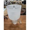 Image 4 : Modern Ribbed Ceramic Table Lamp with White Drum Shade