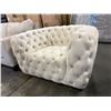 Image 2 : New - Luxurious Cream Velvet Tufted Barrel Chair, W45"