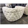 Image 4 : New - Luxurious Cream Velvet Tufted Barrel Chair, W45"