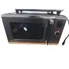 Image 3 : Group of 2 - Black+Decker Toaster Oven and Microwave Oven (Model MWO020)