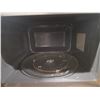Image 4 : Group of 2 - Black+Decker Toaster Oven and Microwave Oven (Model MWO020)